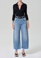 Load image into Gallery viewer, Ayla Raw Hem Crop
