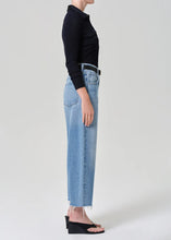 Load image into Gallery viewer, Ayla Raw Hem Crop
